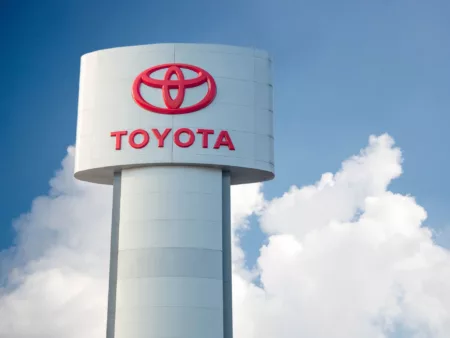 Toyota. Crédito: CHALERMPHON SRISANG/Shutterstock.com.