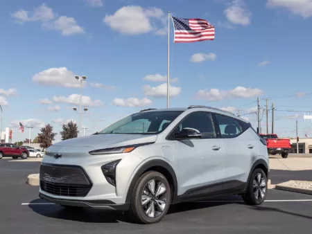 Geração anterior do Chevrolet Bolt EV. Crédito: Jonathan Weiss/Shutterstock.com.