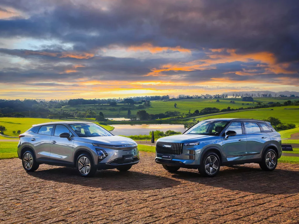 Omoda E5 e Jaecoo 7. Crédito: Divulgação.