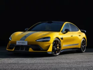 Xiaomi SU7 Ultra é flagrado na fábrica da Ferrari e levanta especulações sobre novo elétrico italiano Xiaomi SU7 Ultra. Crédito: Divulgação.