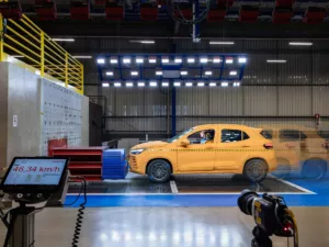 Stellantis inaugura centro para crash tests com carros eletrificados no Brasil. Crédito: Leo Lara/Divulgação.