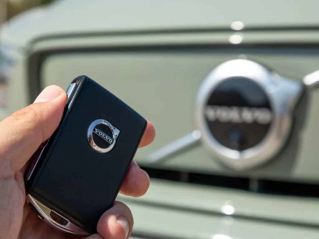 Volvo convoca recall de híbridos e elétricos por falha nos freios Volvo. Crédito: emirhankaramuk/Shutterstock.com.