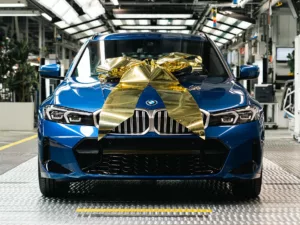 BMW Série 3 híbrido plug-in. Crédito: Divulgação.