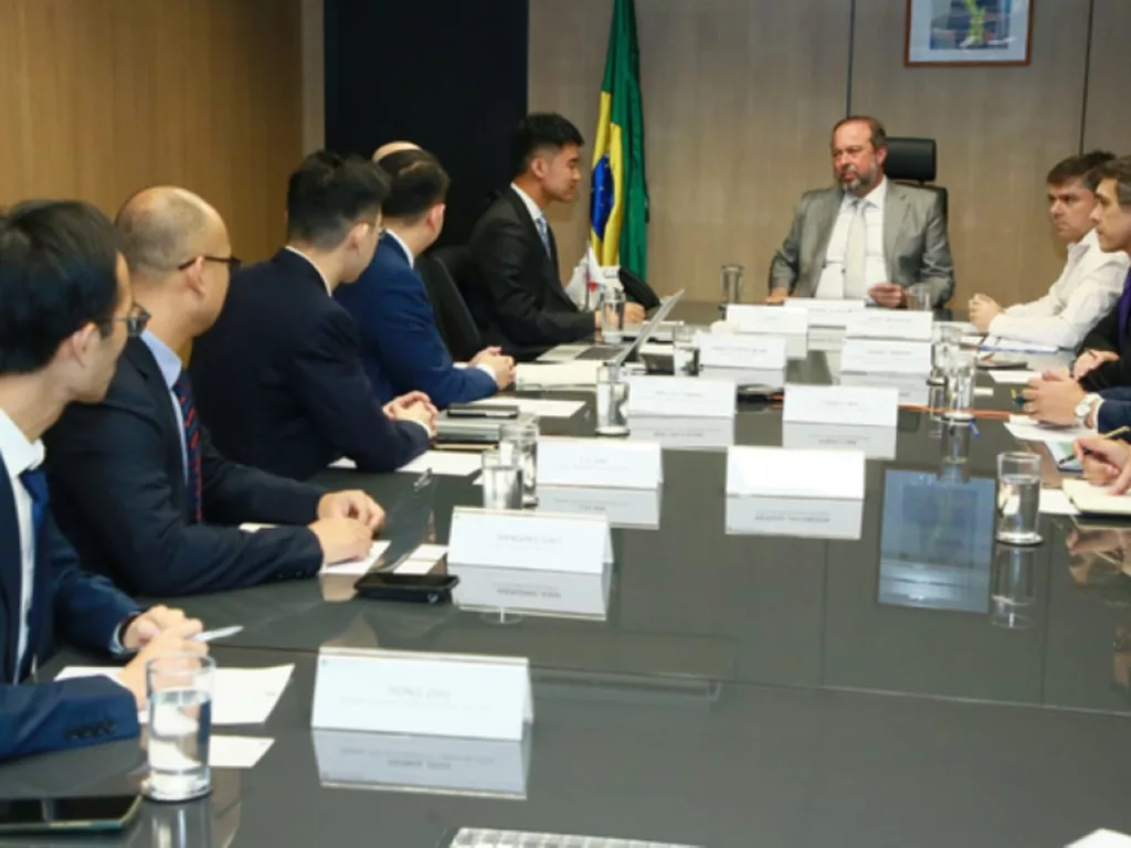 CATL e governo brasileiro discutem produção nacional de baterias. Crédito: Divulgação/Tauan Alencar/MME.