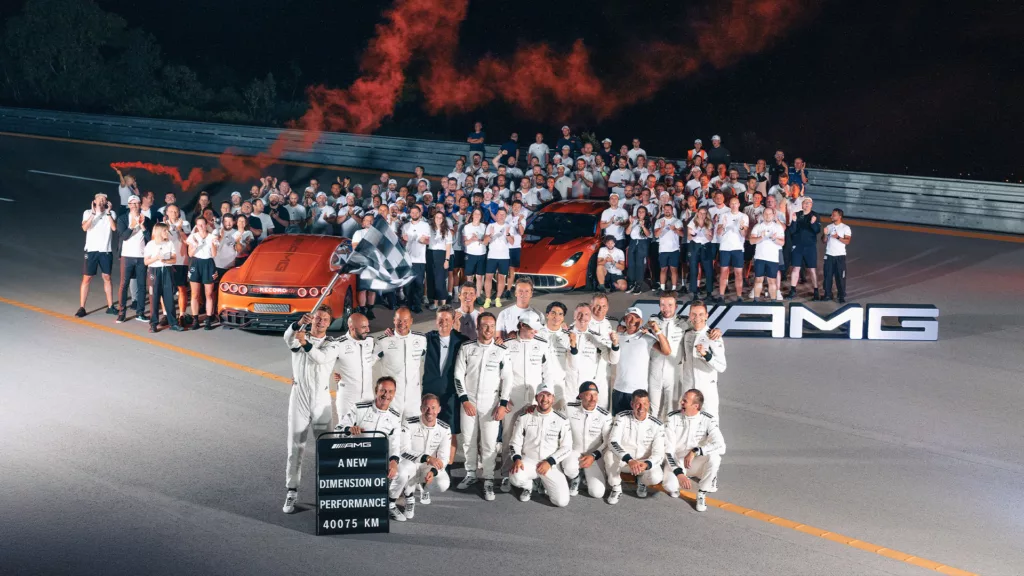 Mercedes-AMG GT XX roda 40 mil km em 8 dias e quebra 25 recordes. Crédito: Divulgação.