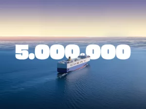 Montadora chinesa atinge 5 milhões de veículos exportados 5.000.000. Arte: Quilowatt. Recursos: Divulgação.