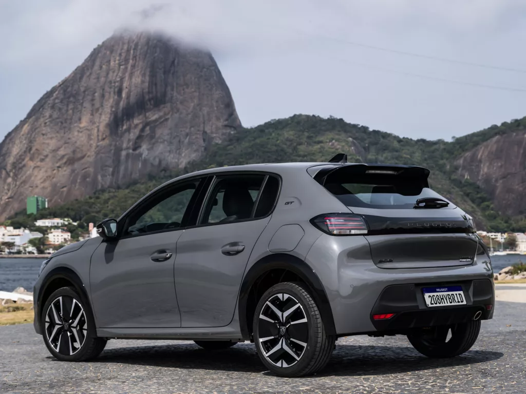 Peugeot 208 GT T200 Hybrid AT. Crédito: Pedro Bicudo/Divulgação.