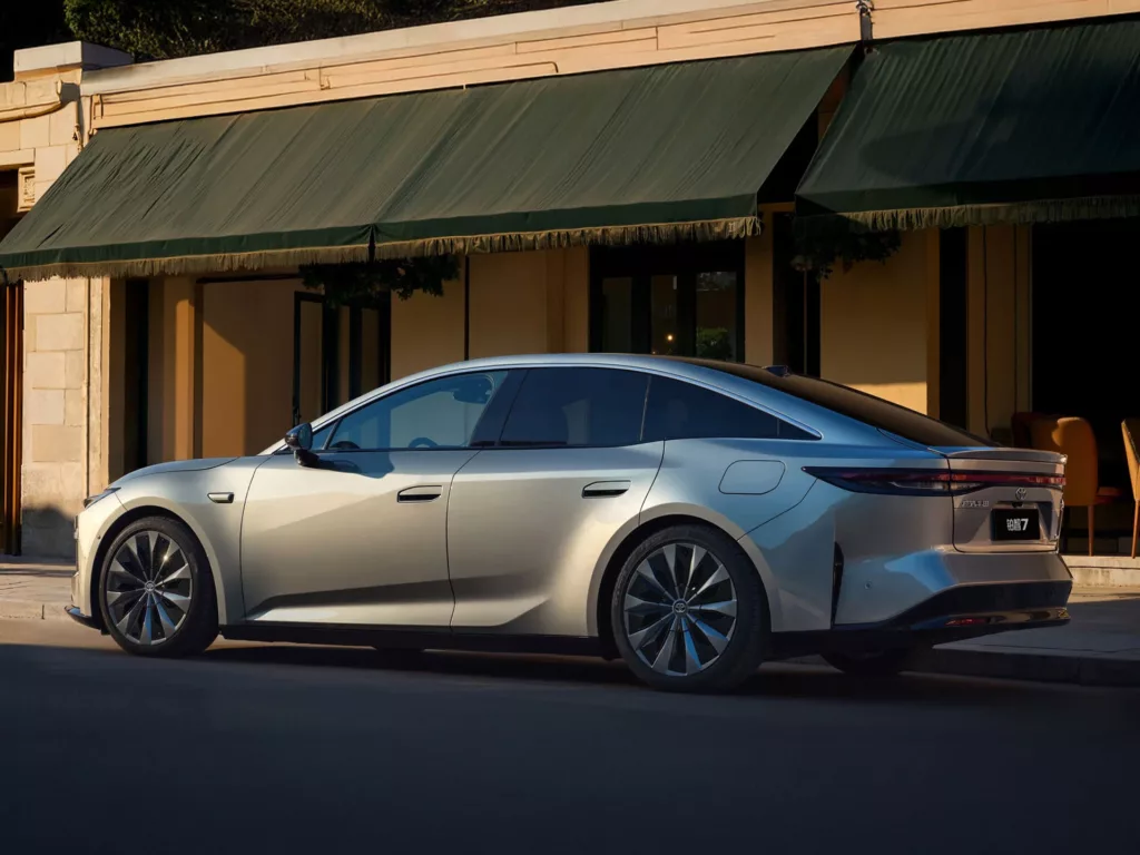 Toyota bZ7. Crédito: Divulgação.