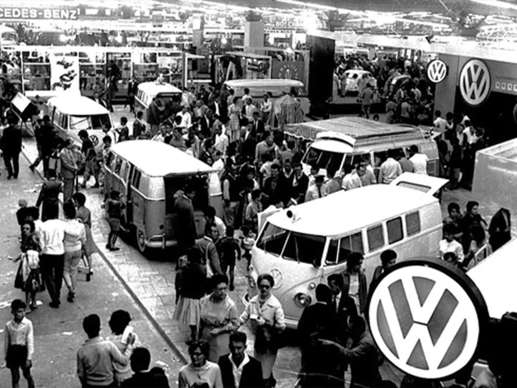 Volkswagen Kombi 1960. Crédito: Acervo MIAU Museu da Imprensa Automotiva.
