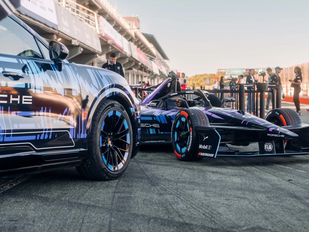 Porsche Cayenne Elétrico e 99X Electric. Crédito: Divulgação.