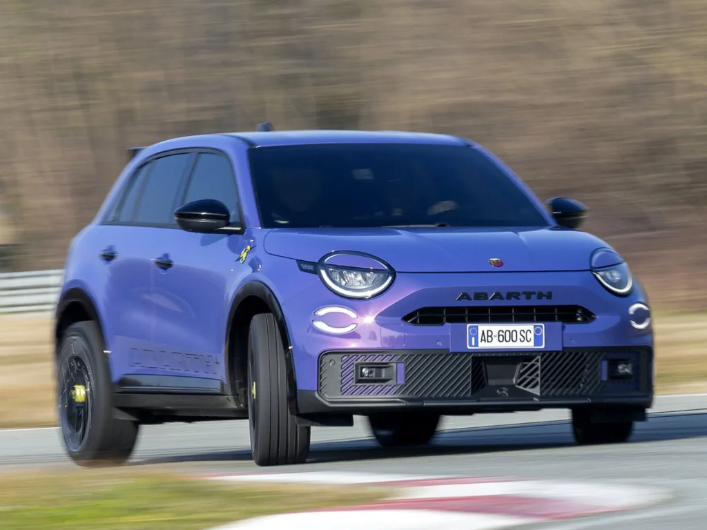 Abarth 600e Scorpionissima. Crédito: Divulgação.