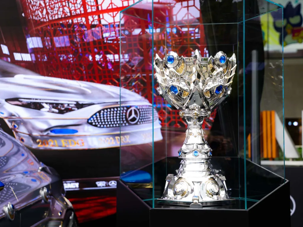 Summoner’s Cup, troféu símbolo máximo do torneio mundial. Crédito: Divulgação.