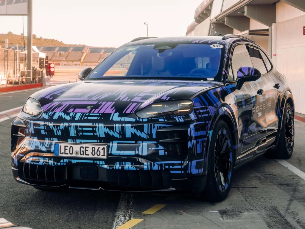 Porsche Cayenne Elétrico leva às ruas a tecnologia da Fórmula E Porsche Cayenne Elétrico. Crédito: Divulgação.