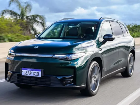 Leapmotor C10 chega ao país com tração elétrica e tecnologia REEV Leapmotor C10 Elétrico (BEV). Crédito: Divulgação.