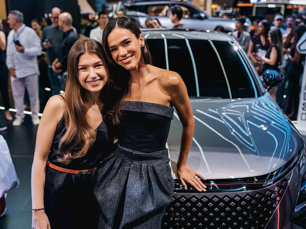Ana Alice Vasques e Bruna Marquezine. Crédito: Divulgação.