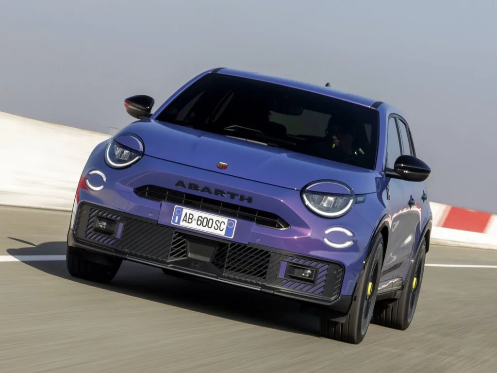Abarth 600e Scorpionissima. Crédito: Divulgação.