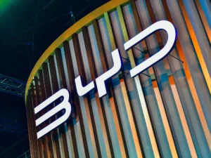 BYD. Crédito: i viewfinder/Shutterstock.com.