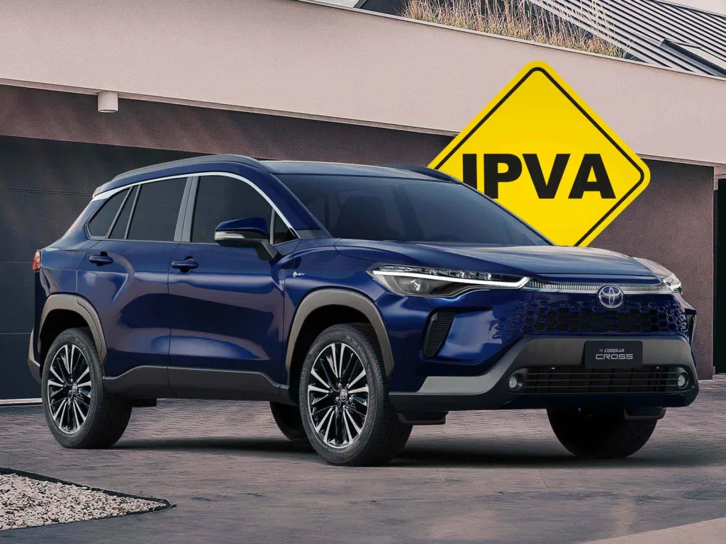 IPVA 2026: descubra se o seu estado oferece vantagem para elétricos e híbridos Toyota Corolla Cross Hybrid. Arte: Quilowatt. Recursos: Divulgação/Eterna Images/Shutterstock.com.