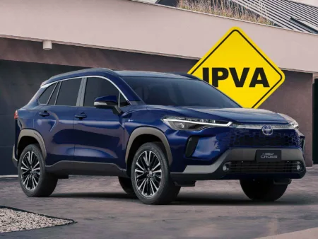 Toyota Corolla Cross Hybrid. Arte: Quilowatt. Recursos: Divulgação/Eterna Images/Shutterstock.com.