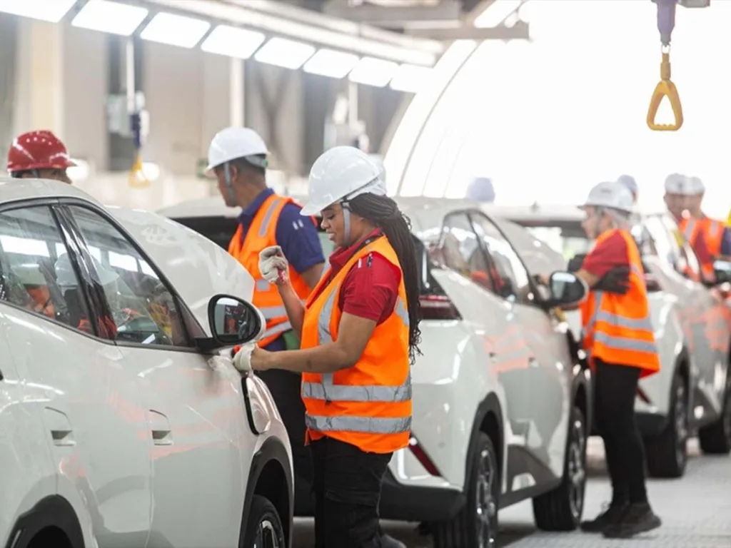 Operação da BYD na Bahia supera 2 mil trabalhadores Operação da BYD na Bahia supera 2 mil trabalhadores. Crédito: Divulgação.